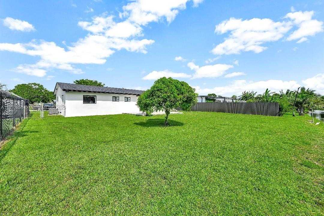 Small Image of 18001 SOUTH WEST 91ST AVE, Palmetto Bay Number 17