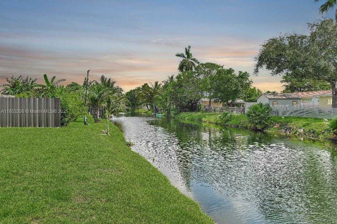 Small Image of 18001 SOUTH WEST 91ST AVE, Palmetto Bay Number 19