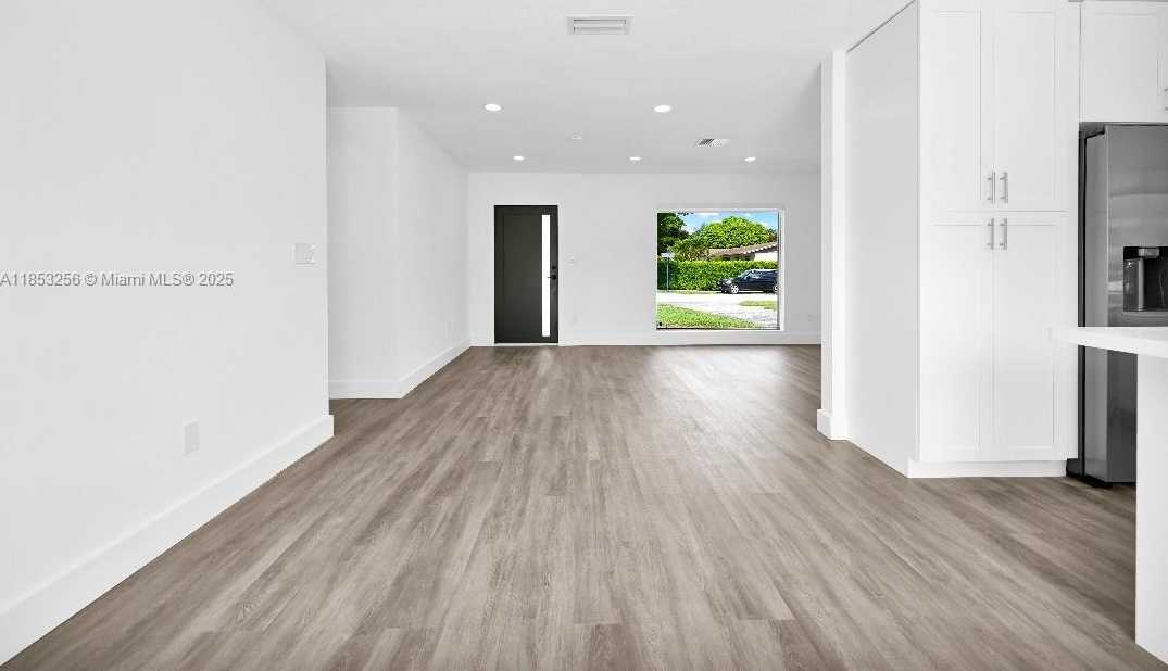Small Image of 18001 SOUTH WEST 91ST AVE, Palmetto Bay Number 3