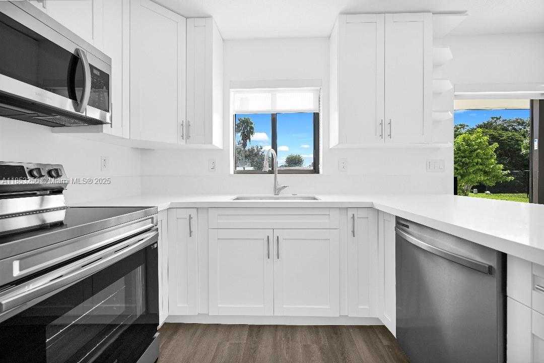 Small Image of 18001 SOUTH WEST 91ST AVE, Palmetto Bay Number 5