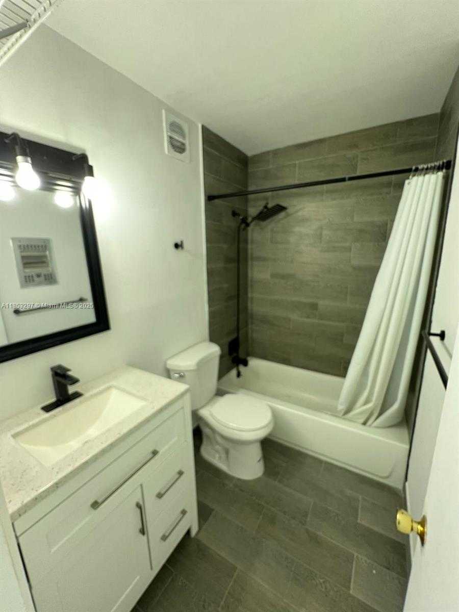Small Image of 524 WASHINGTON AVE #310, Miami Beach Number 2