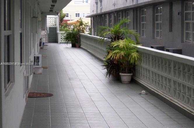 Small Image of 524 WASHINGTON AVE #310, Miami Beach Number 3