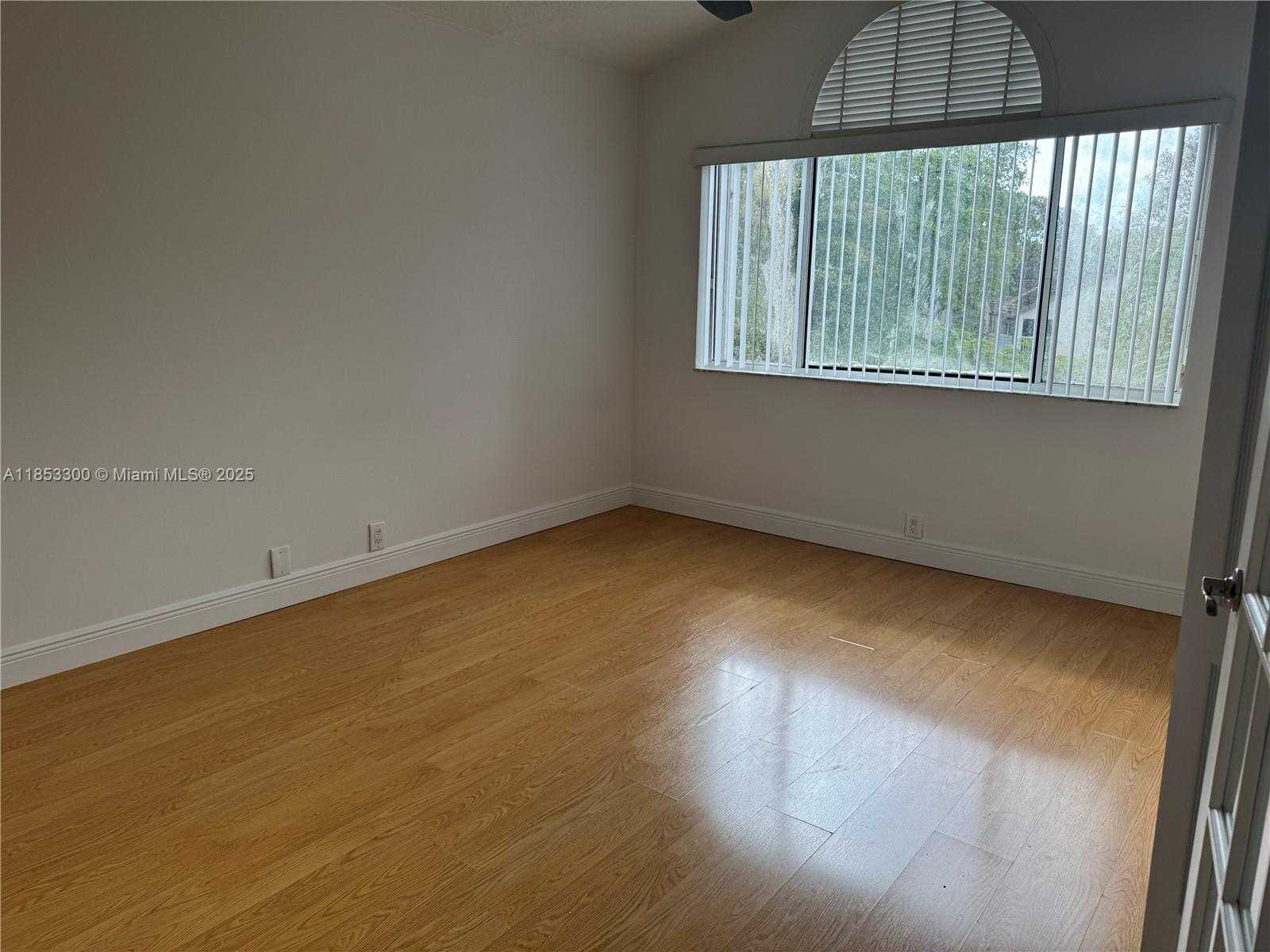 Small Image of 13910 SOUTH WEST 91ST TER #13910, Miami Number 46