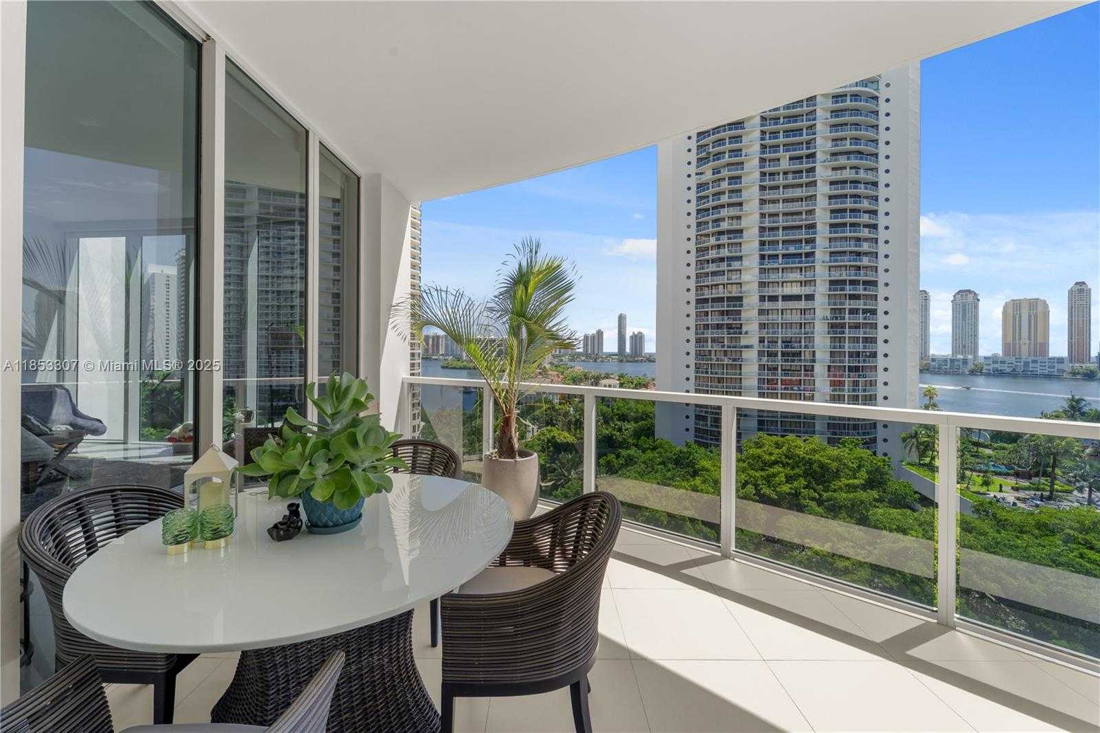 Small Image of 4100 ISLAND BLVD #902, Aventura Number 24