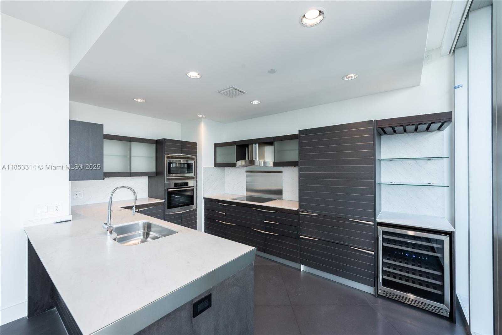 Small Image of 200 BISCAYNE BOULEVARD WAY #5101, Miami Number 12