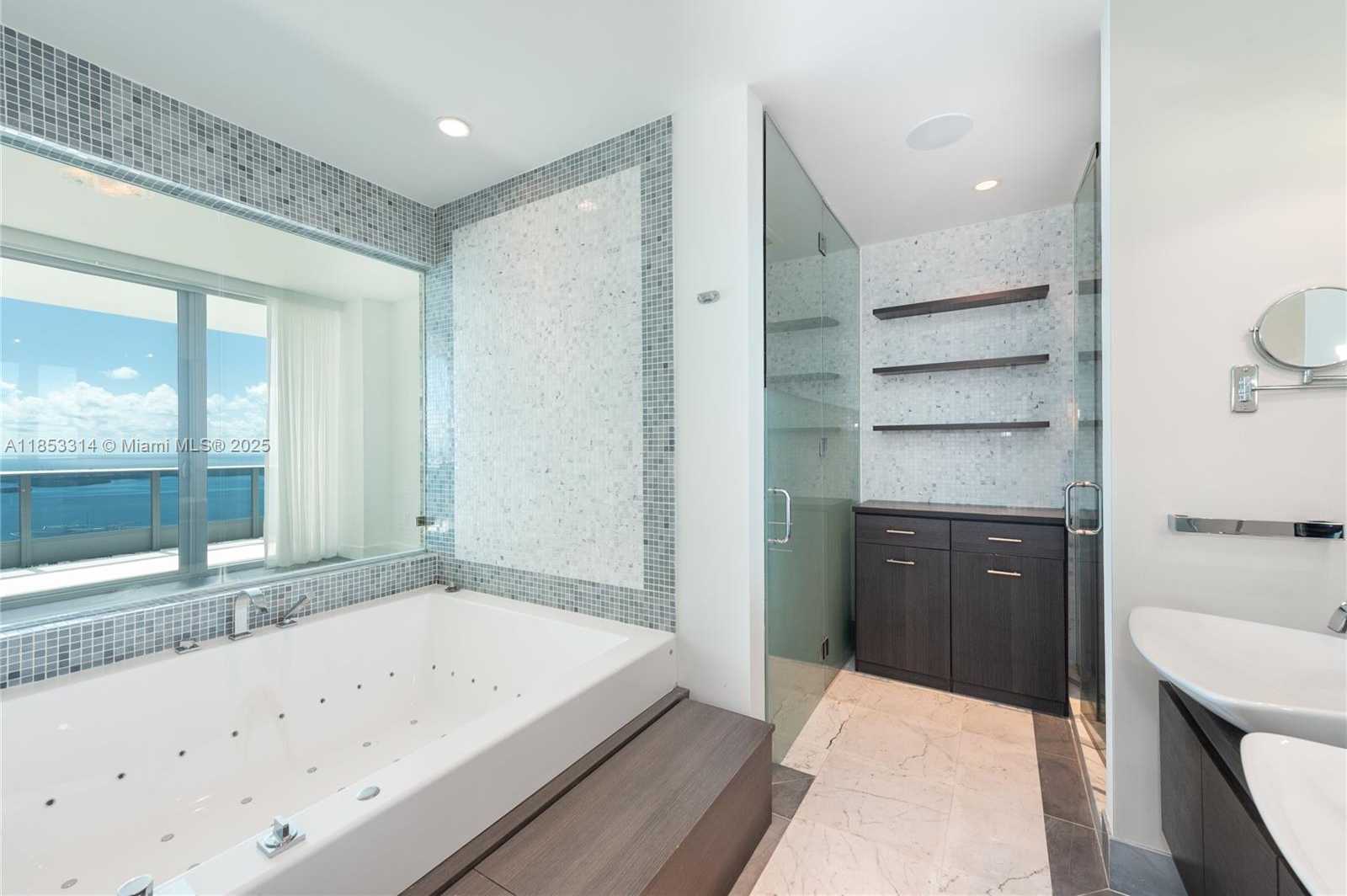 Small Image of 200 BISCAYNE BOULEVARD WAY #5101, Miami Number 18