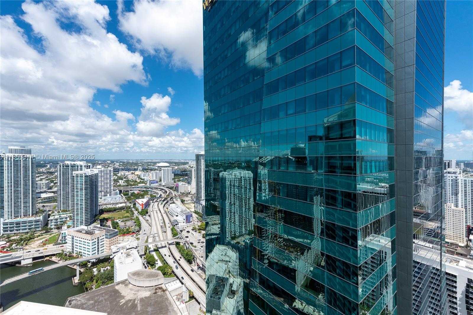 Small Image of 200 BISCAYNE BOULEVARD WAY #5101, Miami Number 28