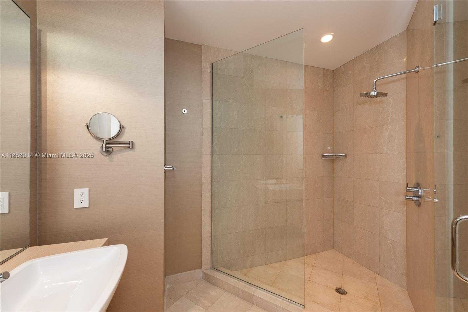 Small Image of 200 BISCAYNE BOULEVARD WAY #5101, Miami Number 31