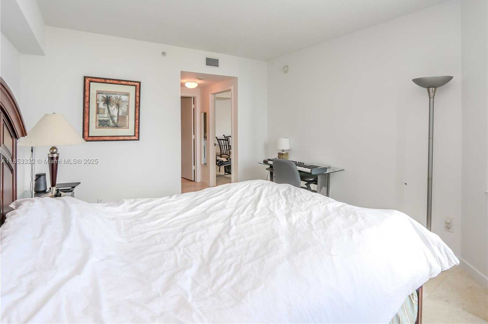 Small Image of 335 SOUTH BISCAYNE BLVD #1705, Miami Number 17