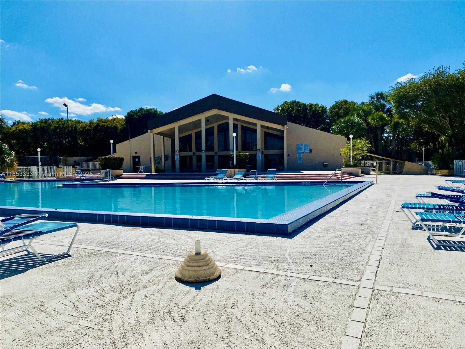 Small Image of 14501 NORTH KENDALL DR #307H, Miami Number 9