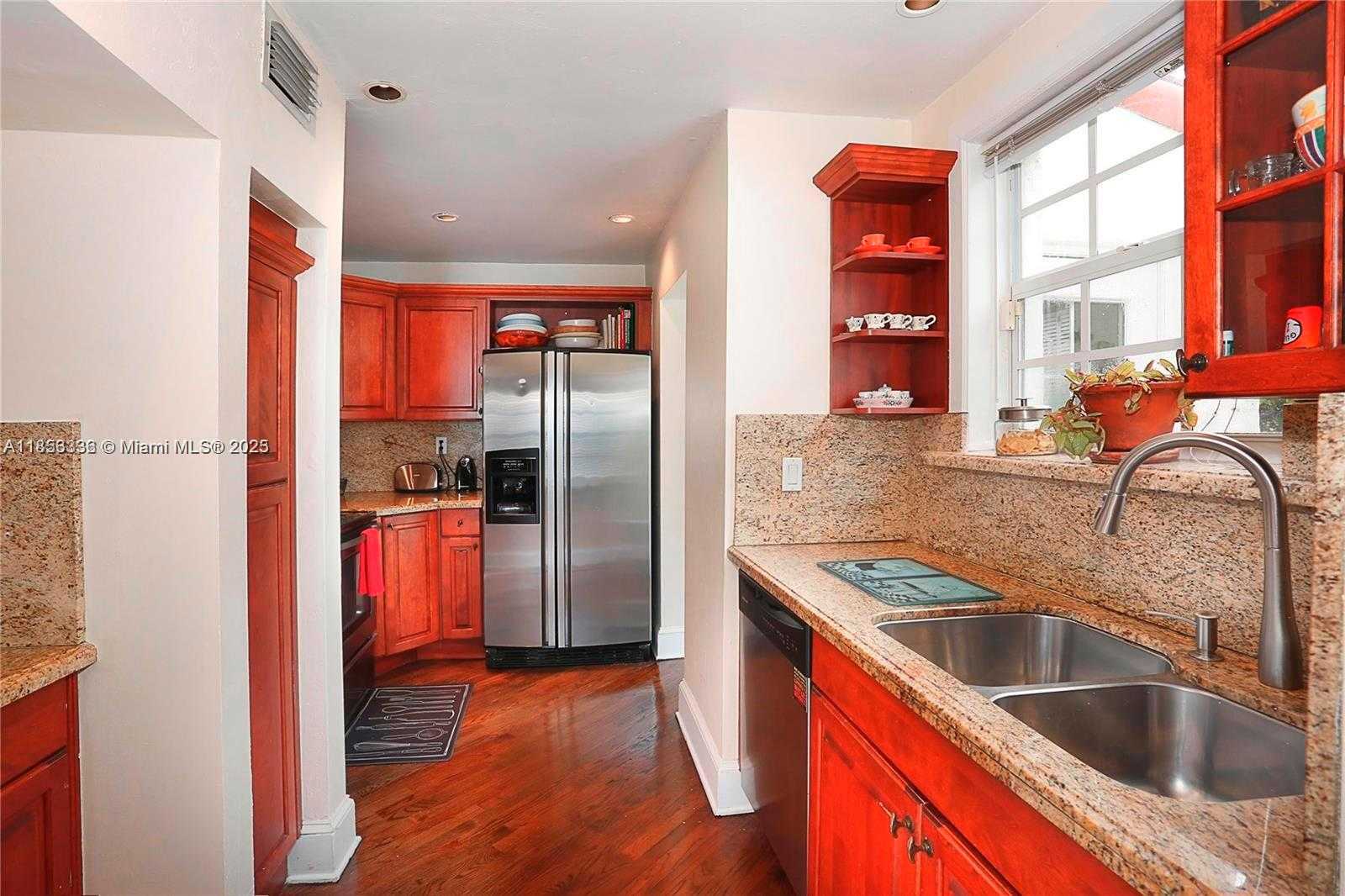 Small Image of 1222 PIZARRO ST, Coral Gables Number 10