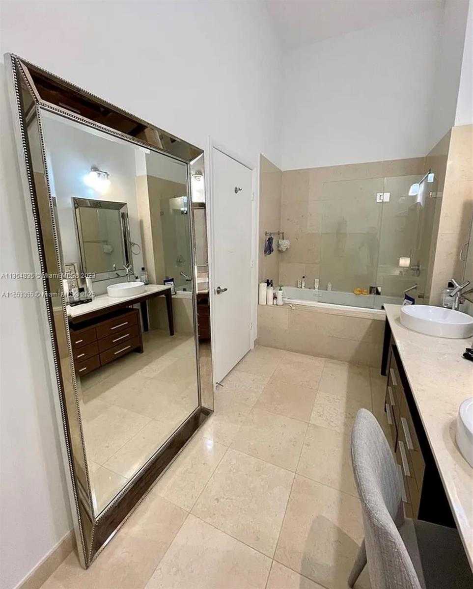 Small Image of 495 BRICKELL AVE #1409, Miami Number 13