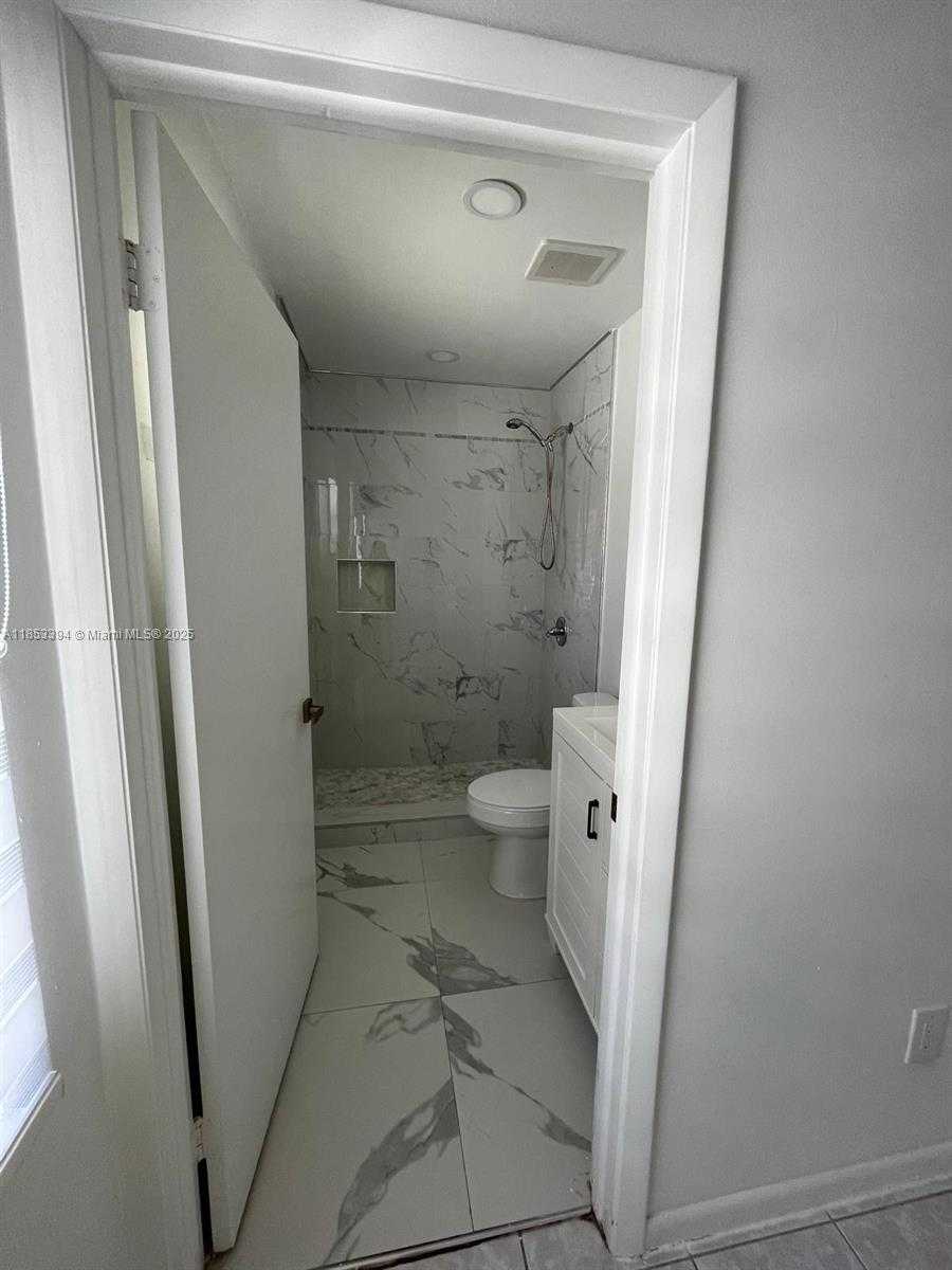 Small Image of 2682 WEST 74TH TER #2682, Hialeah Number 11