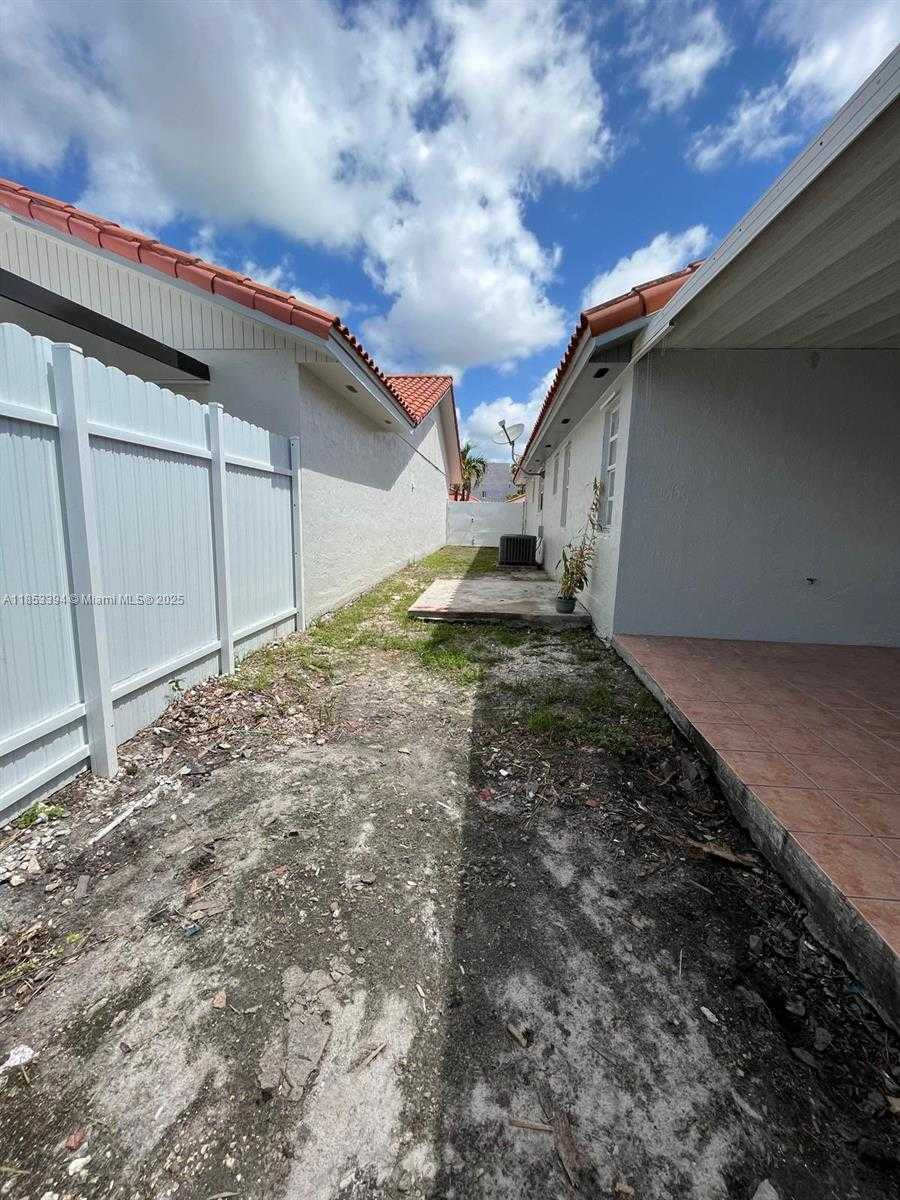 Small Image of 2682 WEST 74TH TER #2682, Hialeah Number 17