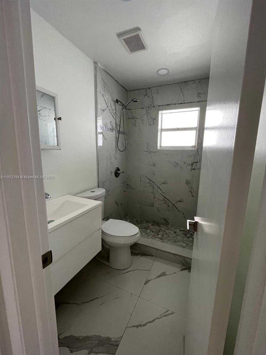 Small Image of 2682 WEST 74TH TER #2682, Hialeah Number 9