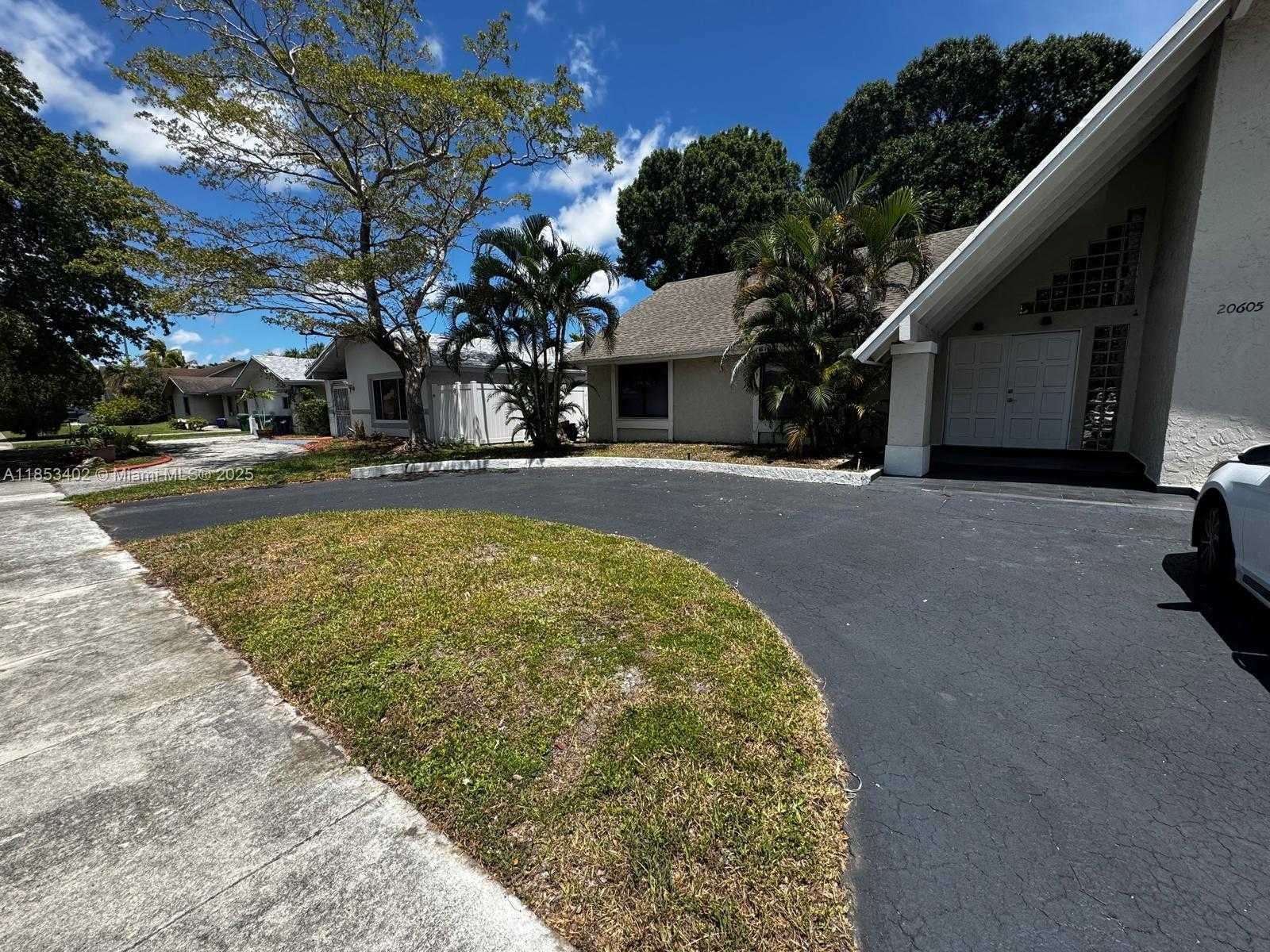 Small Image of 20605 NORTH EAST 9TH CT #N/A, Miami Number 3