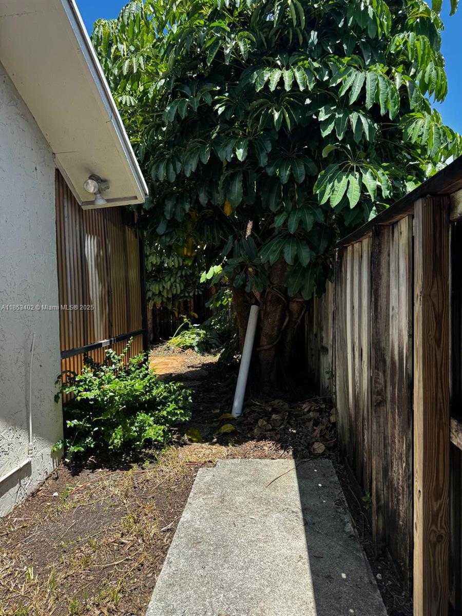 Small Image of 20605 NORTH EAST 9TH CT #N/A, Miami Number 30