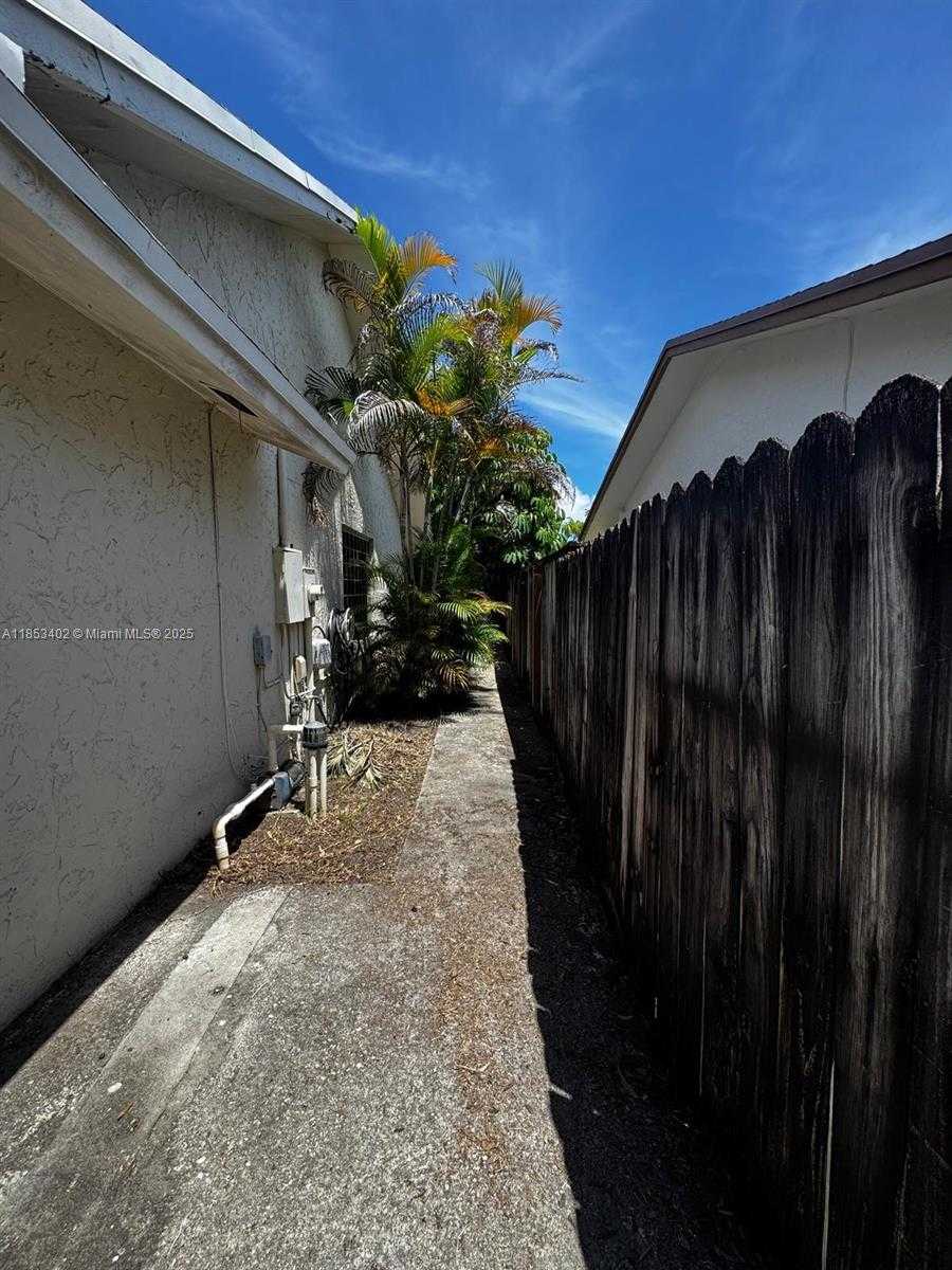 Small Image of 20605 NORTH EAST 9TH CT #N/A, Miami Number 32