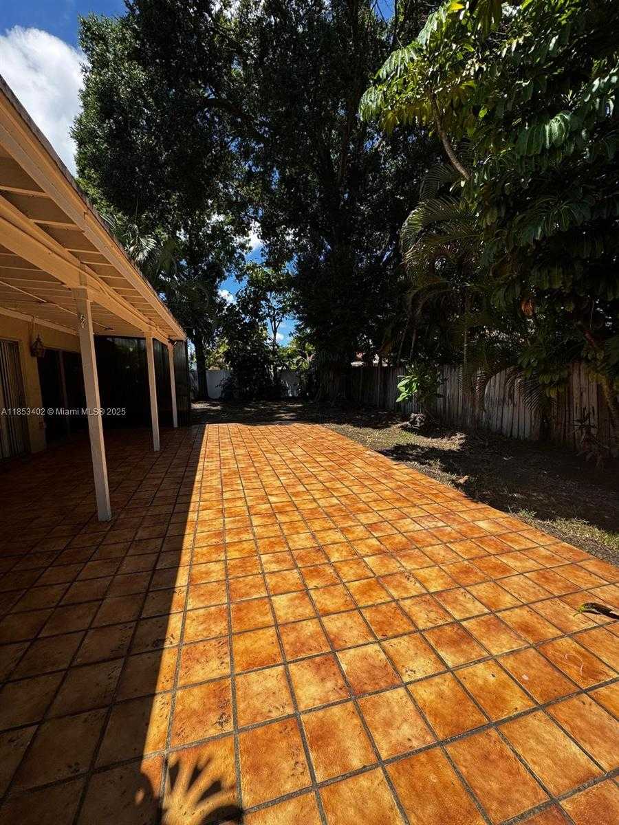 Small Image of 20605 NORTH EAST 9TH CT #N/A, Miami Number 6
