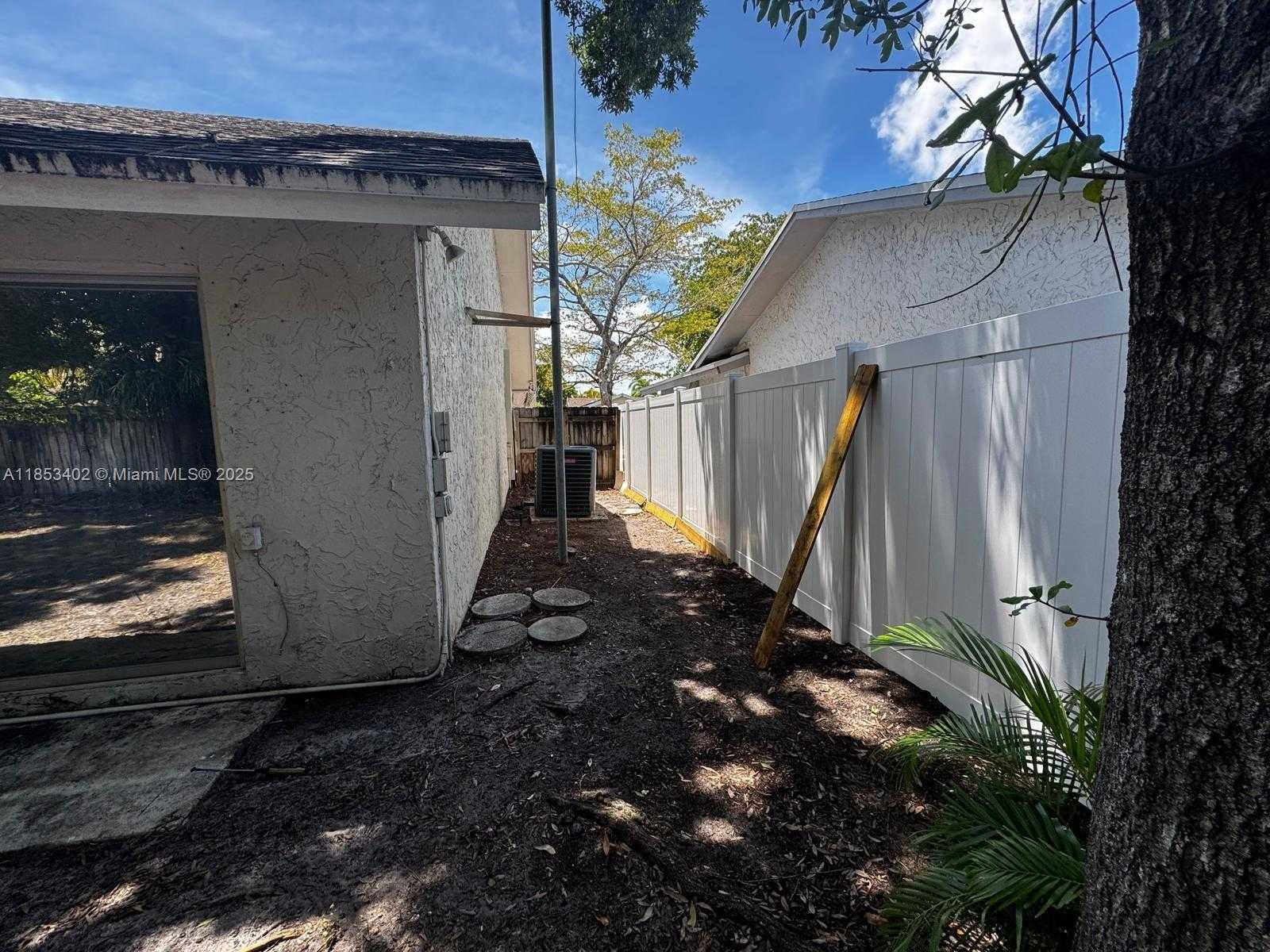 Small Image of 20605 NORTH EAST 9TH CT #N/A, Miami Number 9