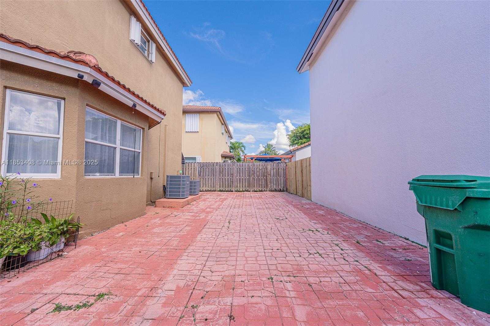 Small Image of 9138 SOUTH WEST 167TH CT, Miami Number 3