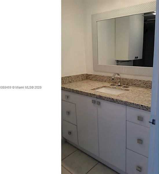 Small Image of 5401 COLLINS AVE #829, Miami Beach Number 16