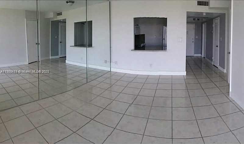 Small Image of 5401 COLLINS AVE #829, Miami Beach Number 18