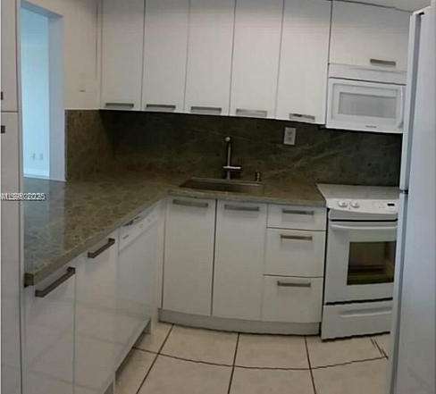 Small Image of 5401 COLLINS AVE #829, Miami Beach Number 19