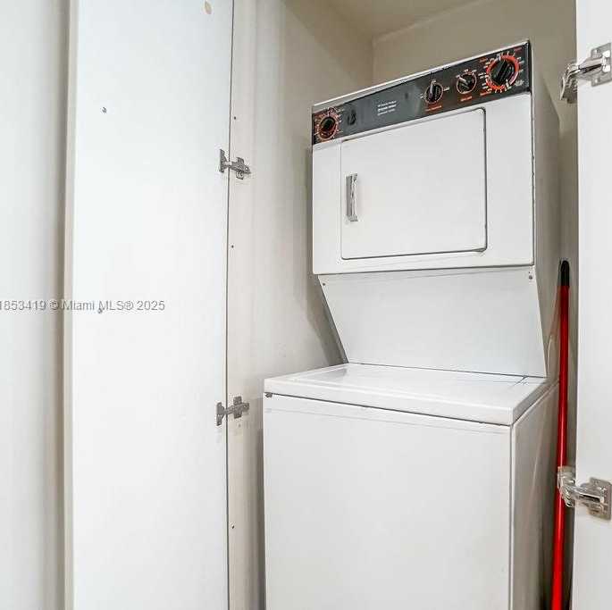 Small Image of 5401 COLLINS AVE #829, Miami Beach Number 25