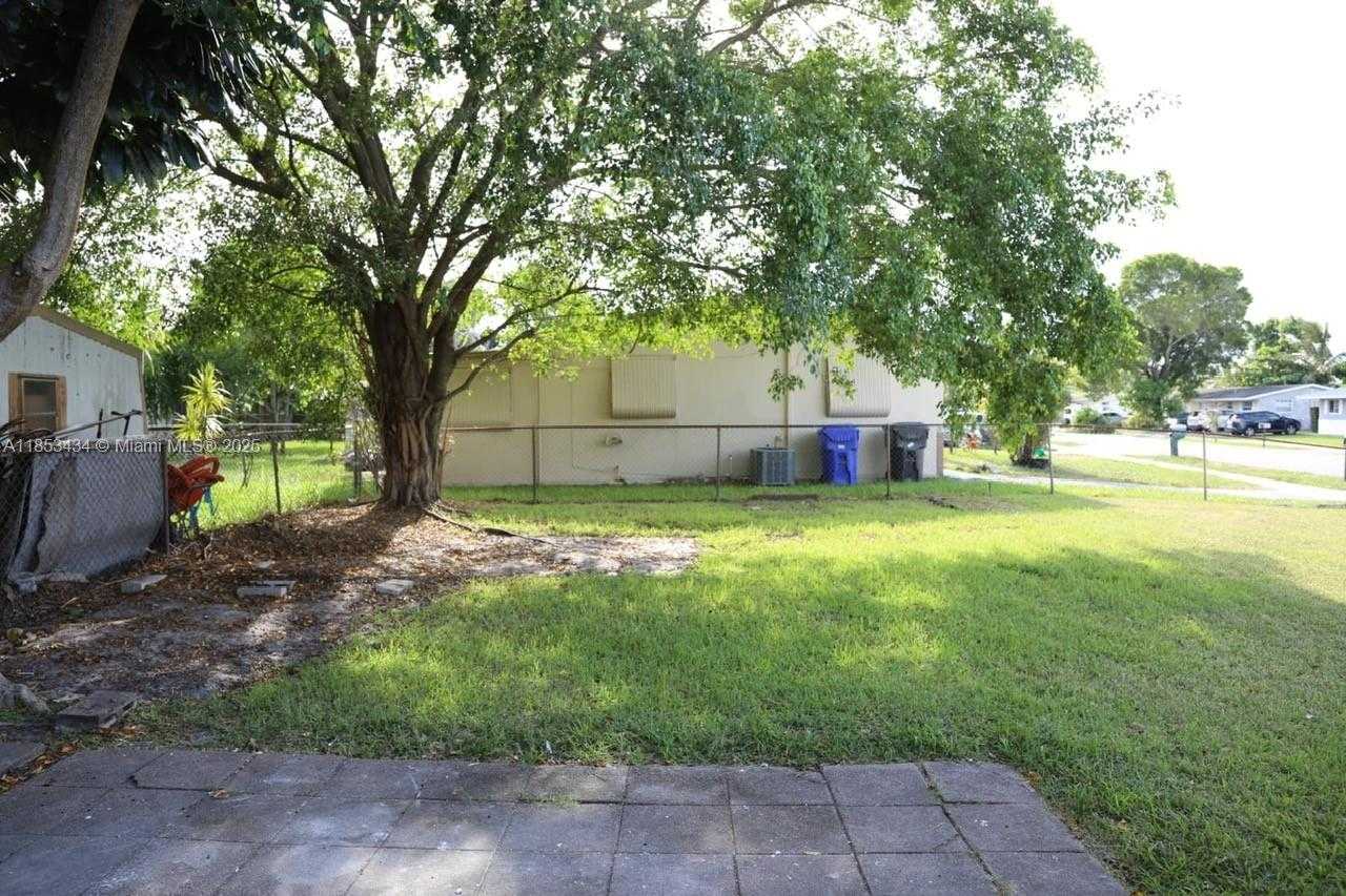 Small Image of 1931 SOUTH WEST 69TH TER #1931, North Lauderdale Number 17