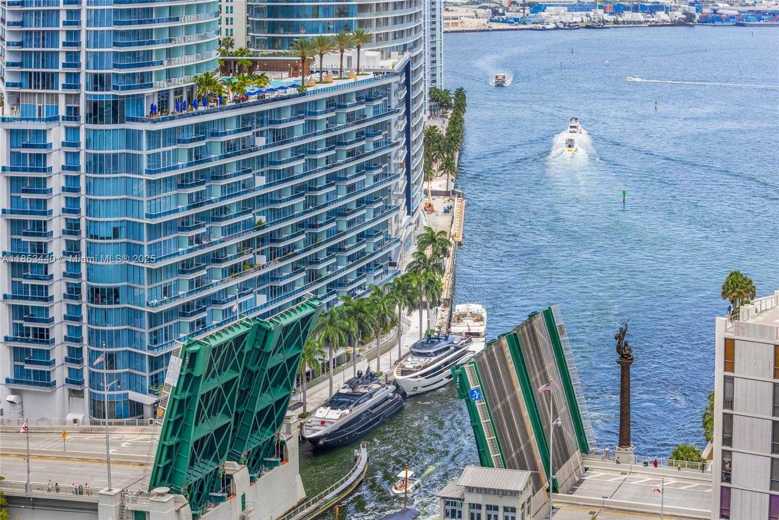 Small Image of 41 SOUTH EAST 5TH ST #1407, Miami Number 27
