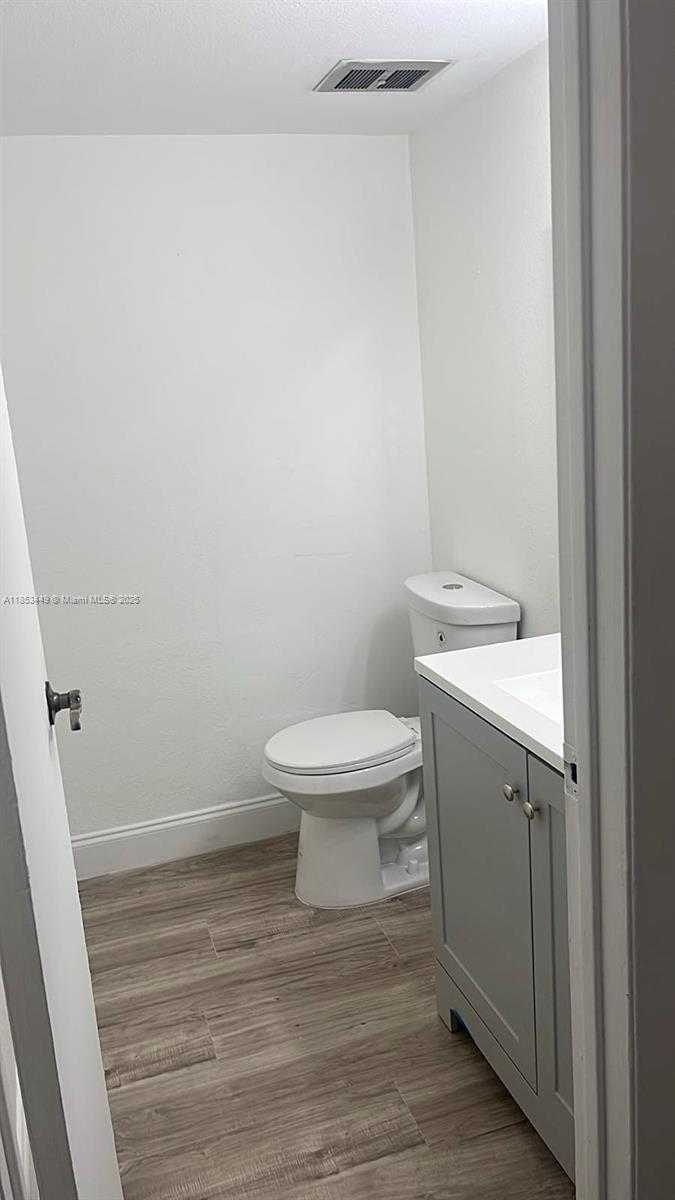 Small Image of 18101 NORTH WEST 68TH AVE #E103, Hialeah Number 7