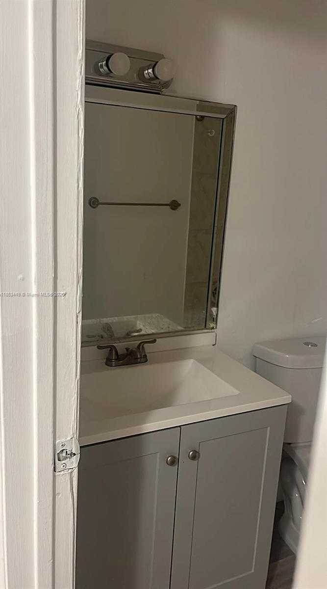 Small Image of 18101 NORTH WEST 68TH AVE #E103, Hialeah Number 8