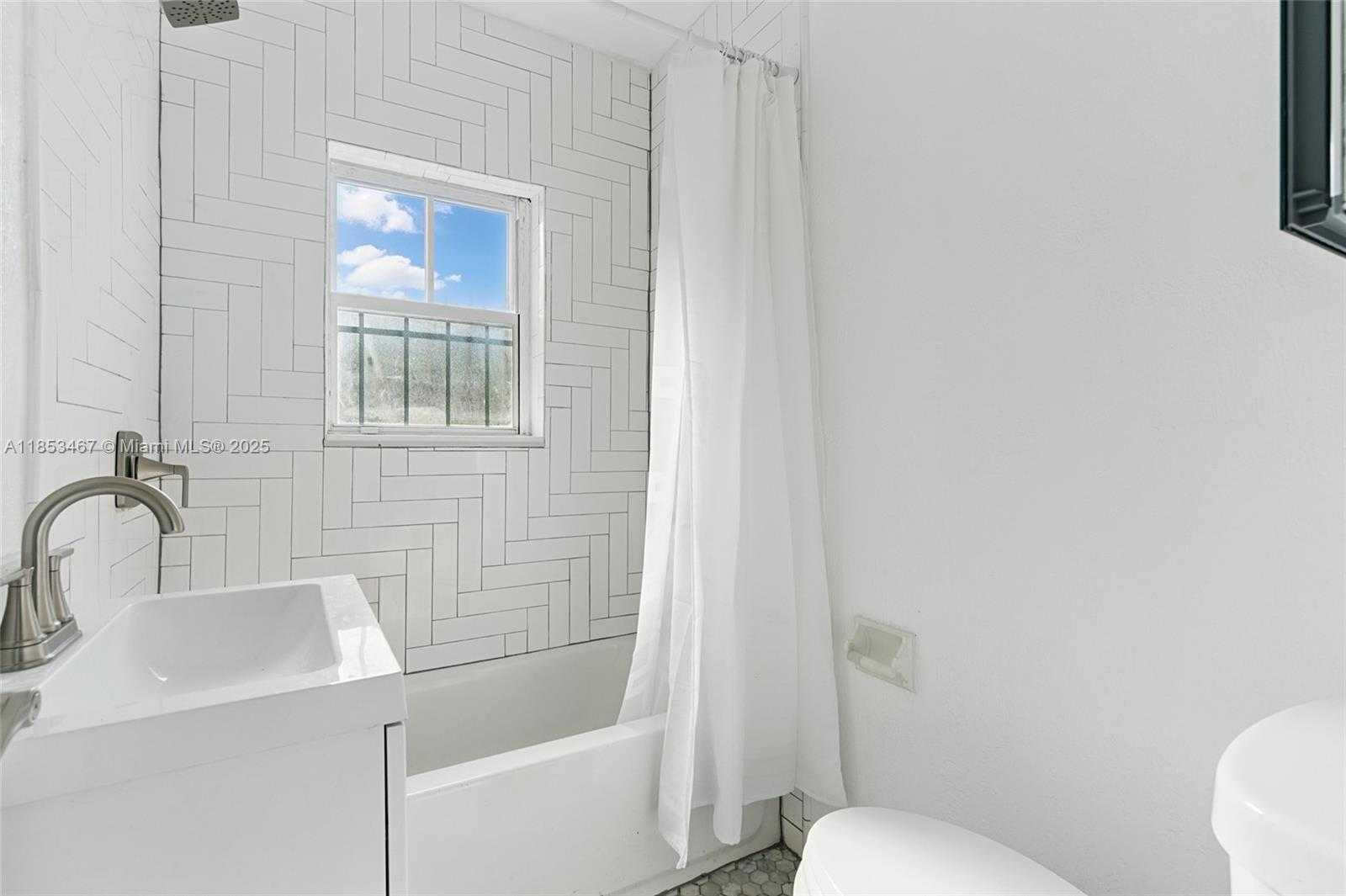 Small Image of 500 NORTH WEST 47TH ST #500, Miami Number 22