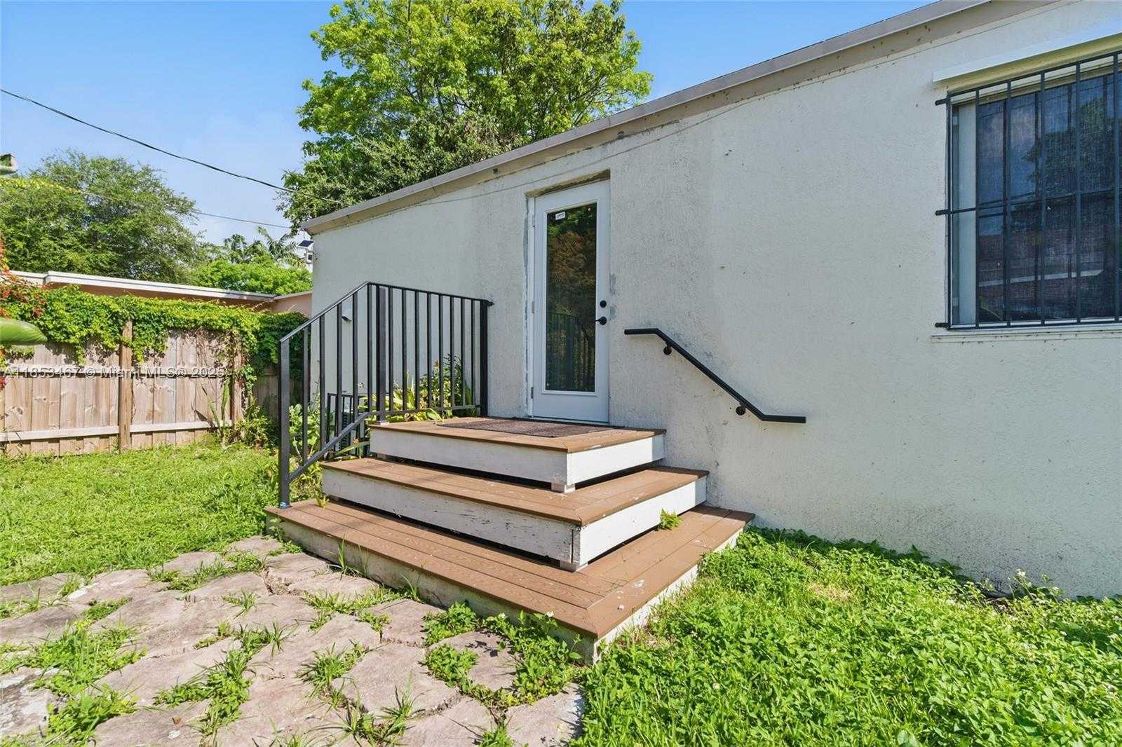 Small Image of 500 NORTH WEST 47TH ST #500, Miami Number 23