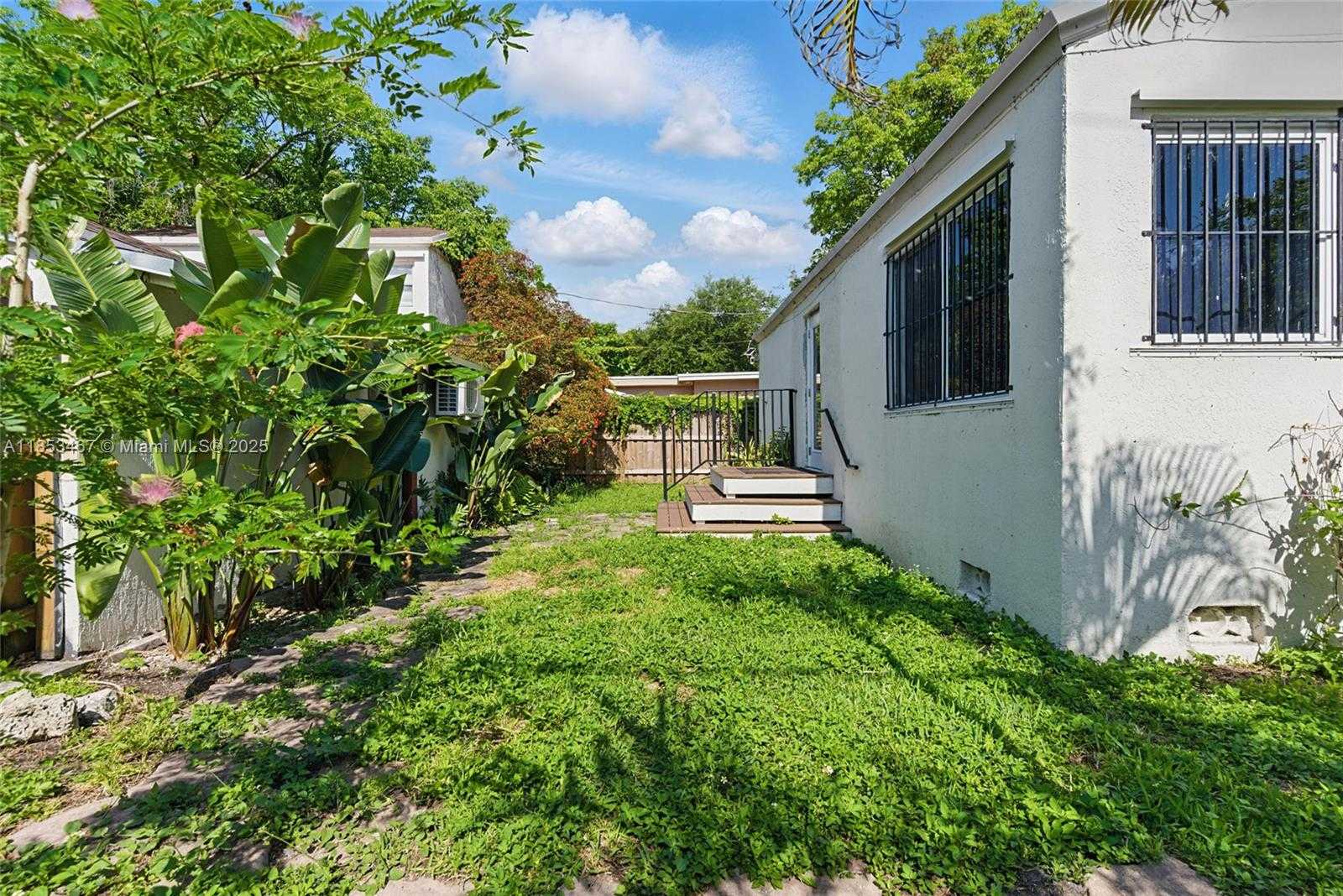 Small Image of 500 NORTH WEST 47TH ST #500, Miami Number 24