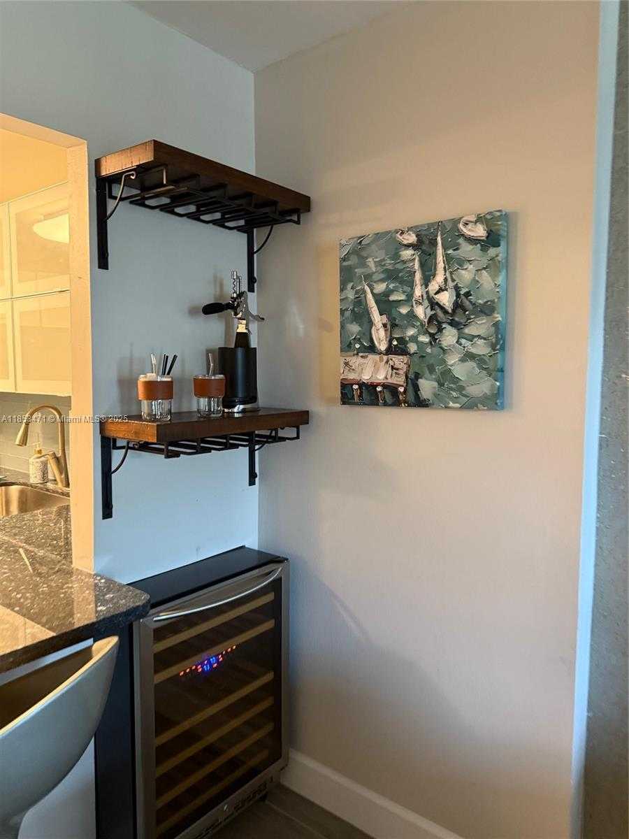 Small Image of 2301 COLLINS AVE #528, Miami Beach Number 15