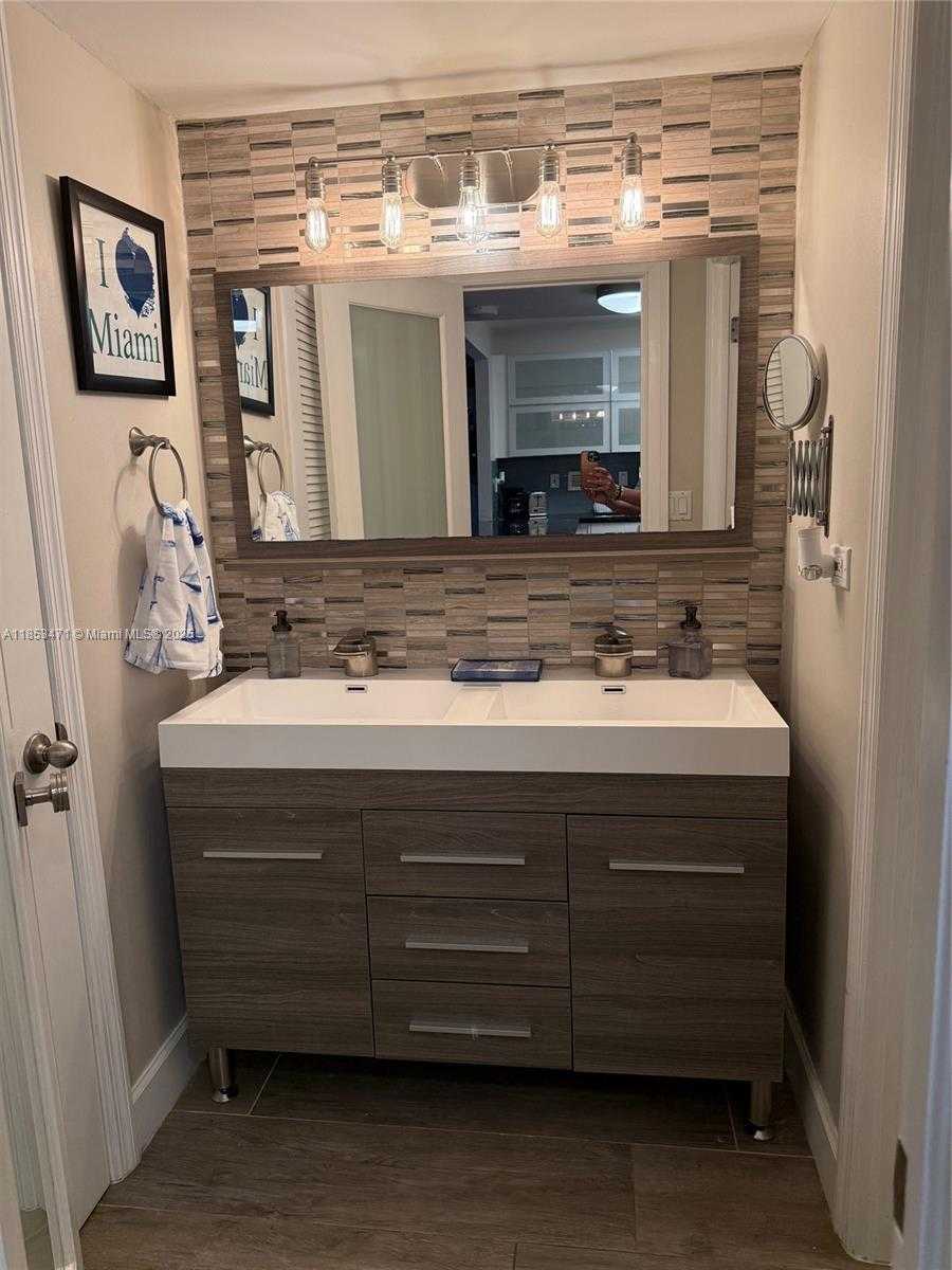Small Image of 2301 COLLINS AVE #528, Miami Beach Number 19