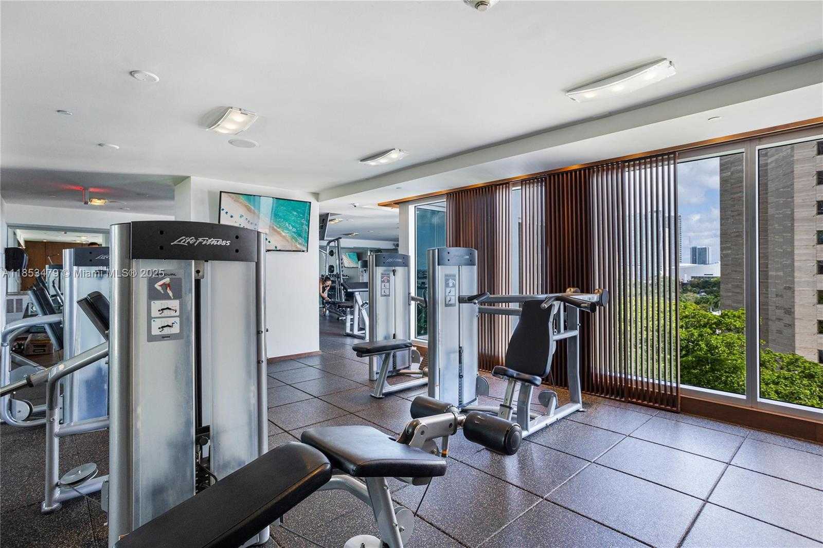 Small Image of 335 SOUTH BISCAYNE BLVD #LPH-00, Miami Number 22
