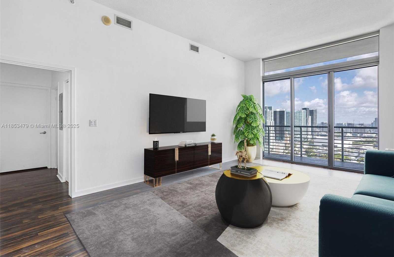 Small Image of 335 SOUTH BISCAYNE BLVD #LPH-00, Miami Number 3