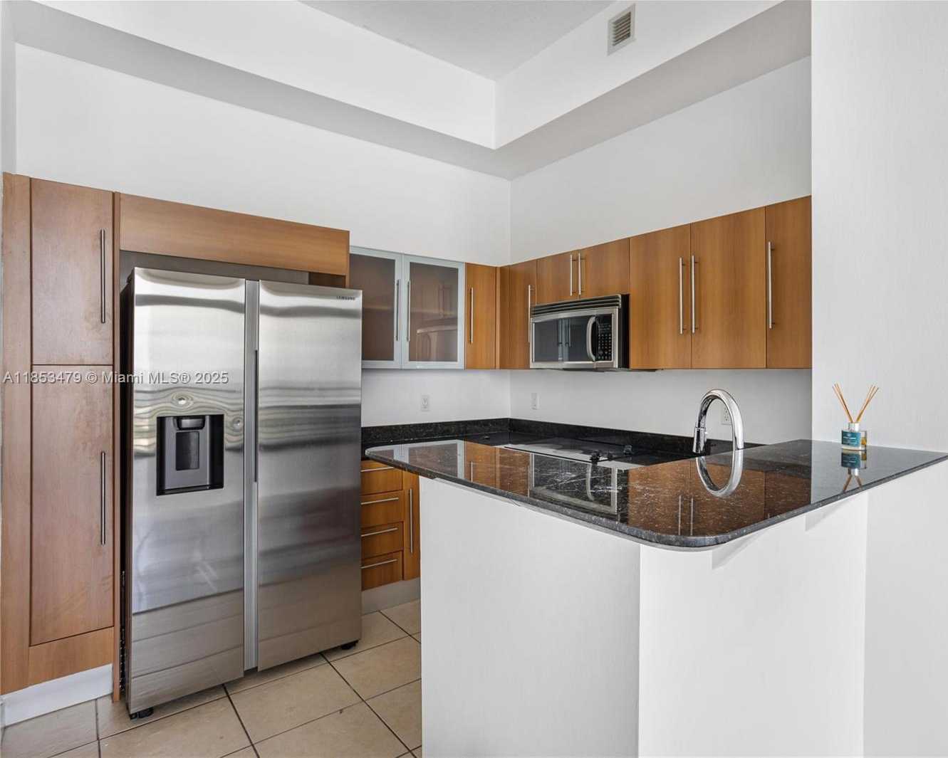 Small Image of 335 SOUTH BISCAYNE BLVD #LPH-00, Miami Number 5