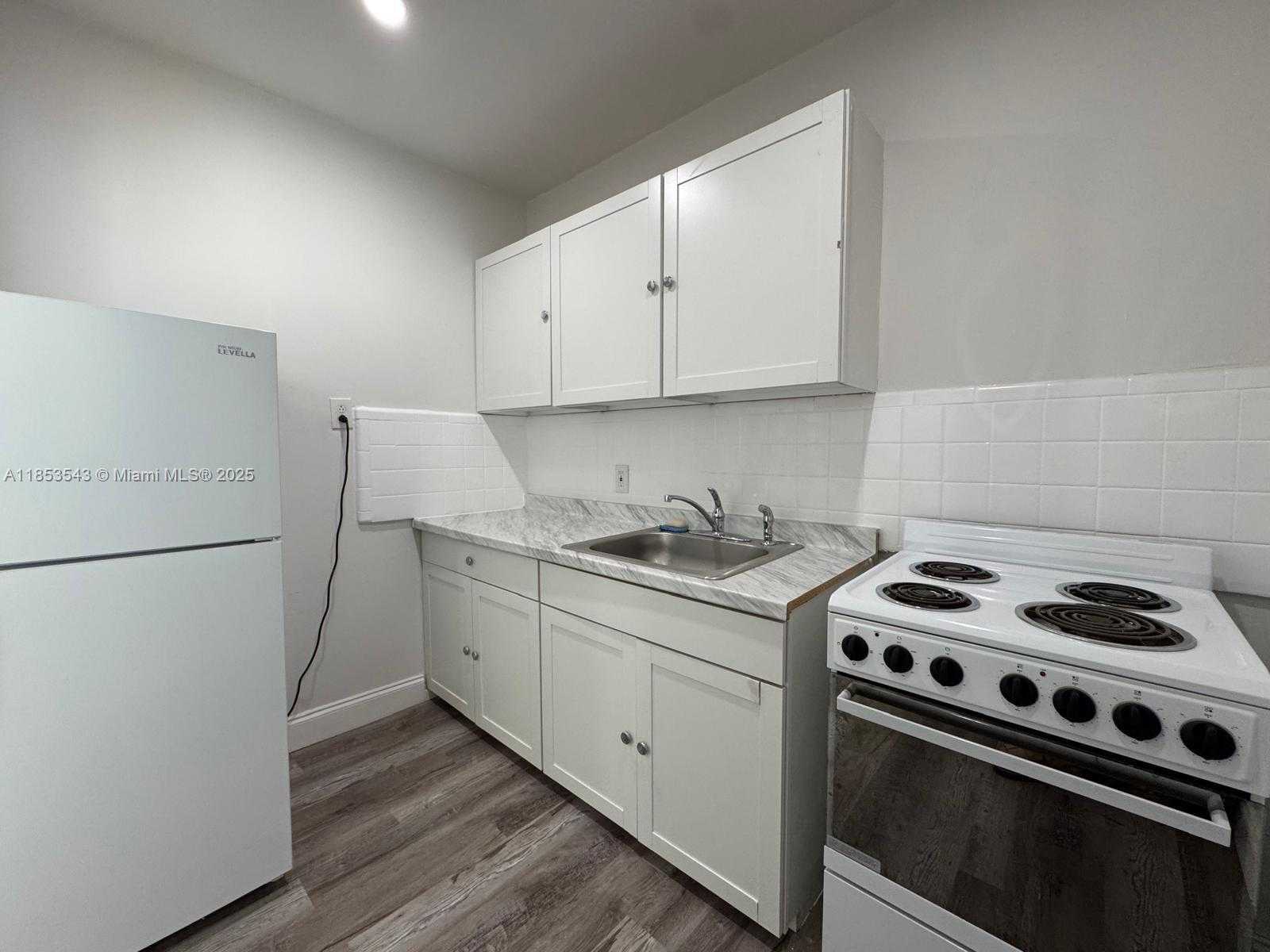 Small Image of 8201 ABBOTT AVE #3, Miami Beach Number 4