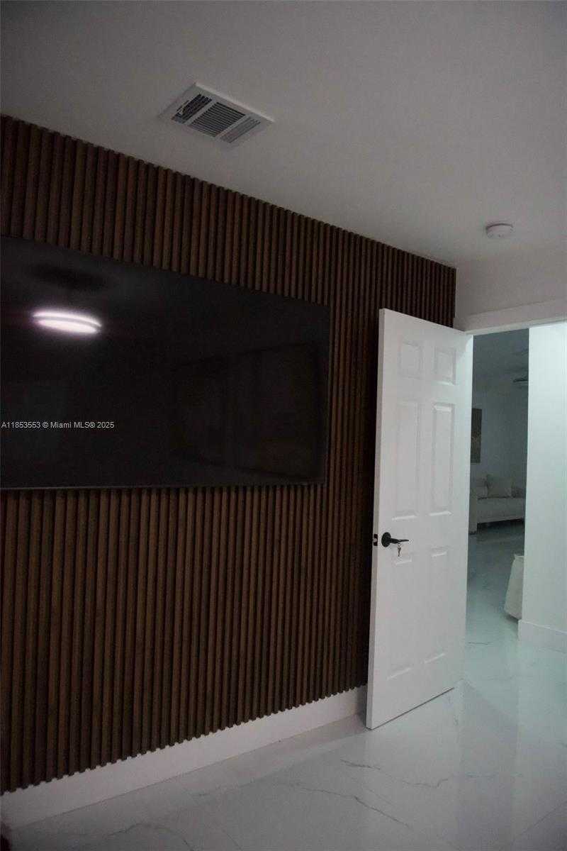 Small Image of 16112 SOUTH WEST 104TH TER, Miami Number 17