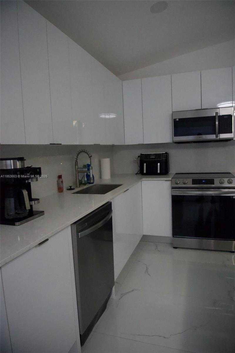 Small Image of 16112 SOUTH WEST 104TH TER, Miami Number 19