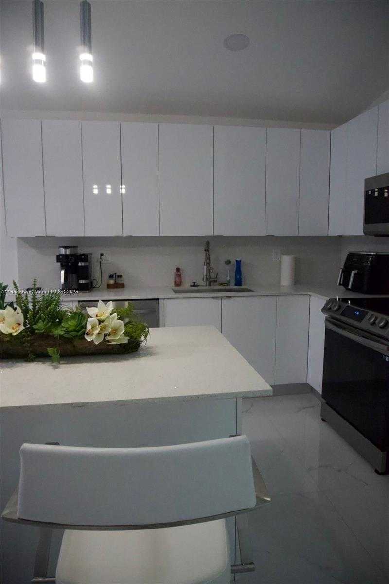 Small Image of 16112 SOUTH WEST 104TH TER, Miami Number 21