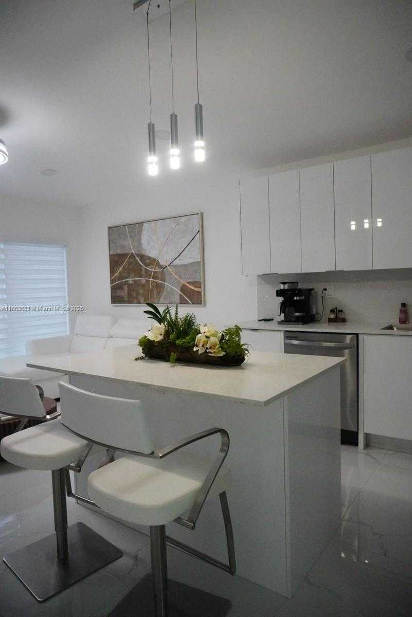 Small Image of 16112 SOUTH WEST 104TH TER, Miami Number 22