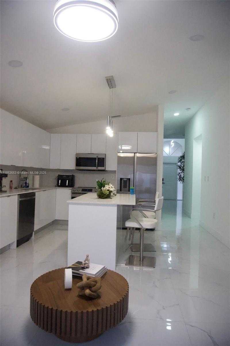 Small Image of 16112 SOUTH WEST 104TH TER, Miami Number 25