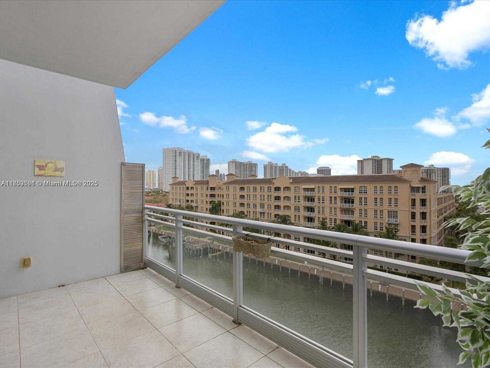 Small Image of Aventura Number 15
