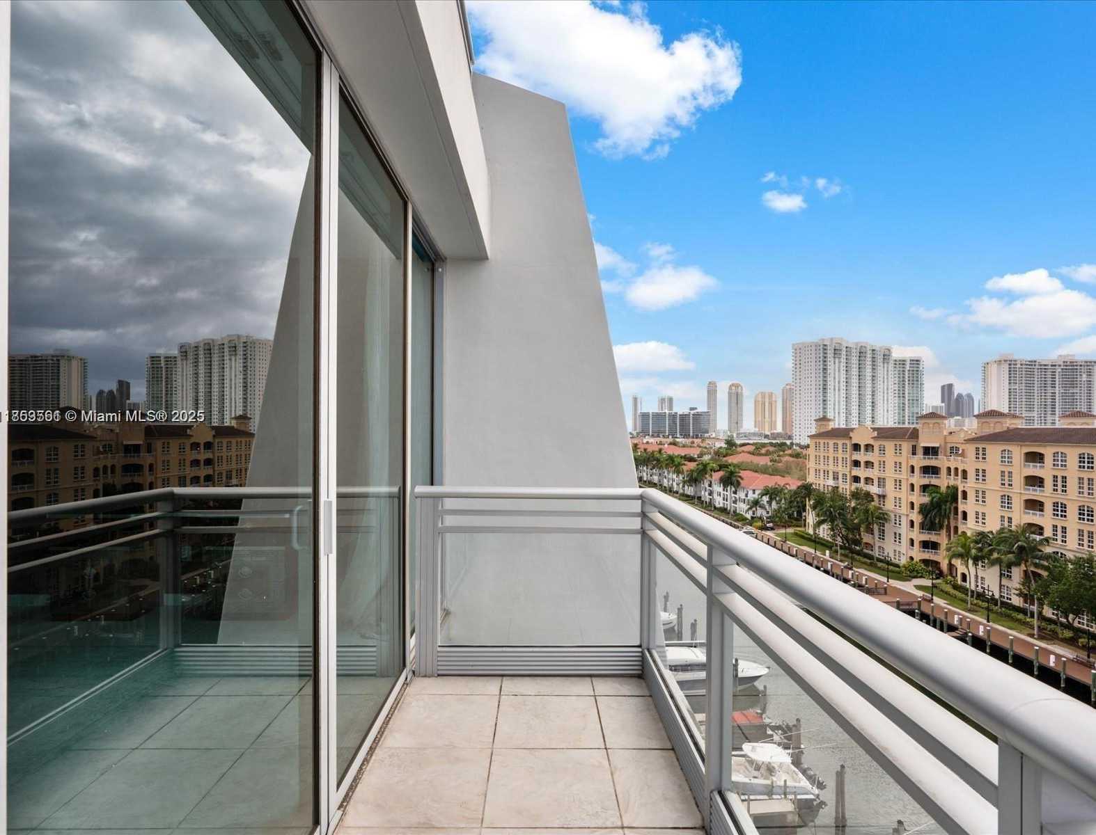 Small Image of Aventura Number 16