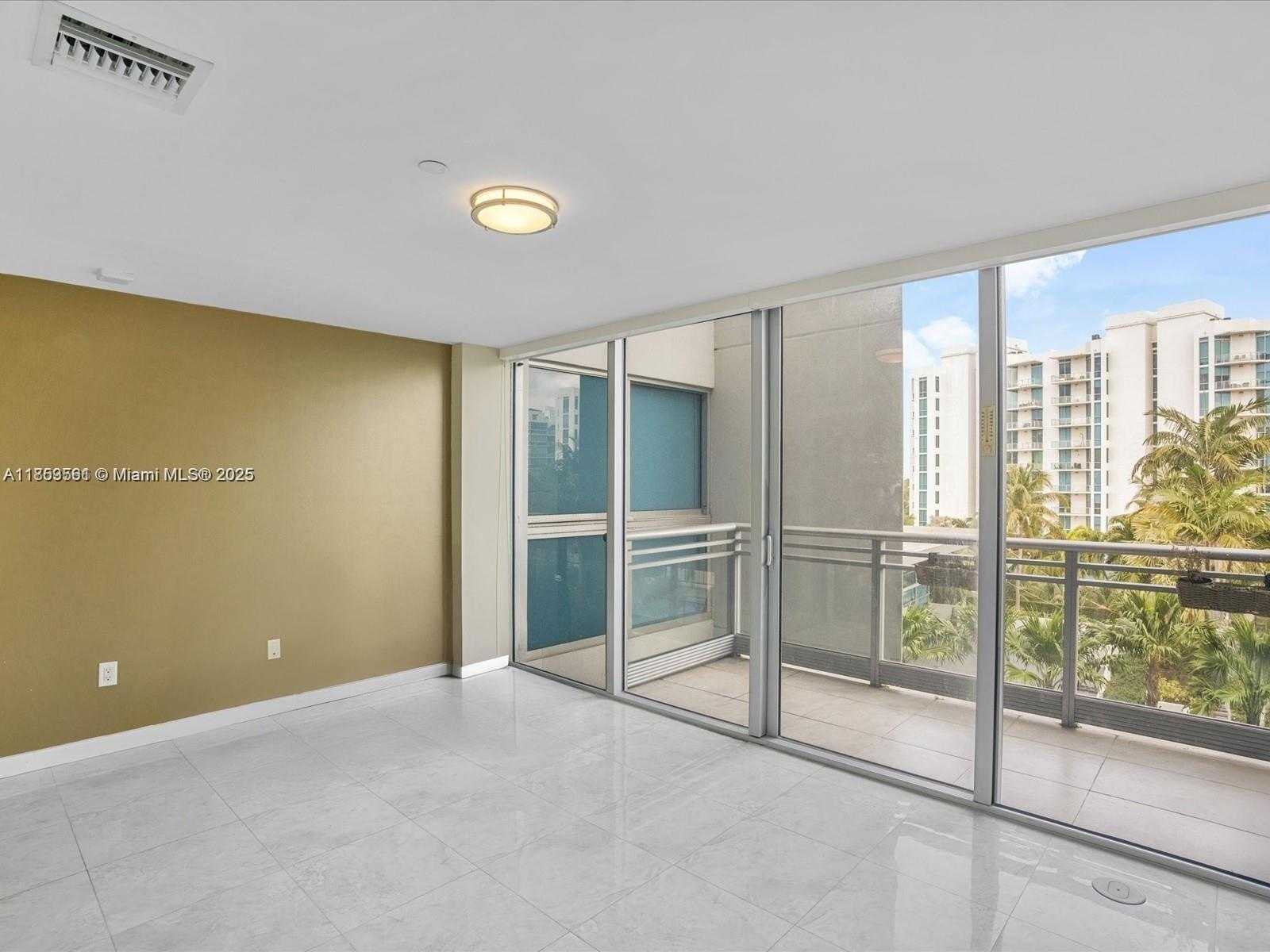 Small Image of Aventura Number 21